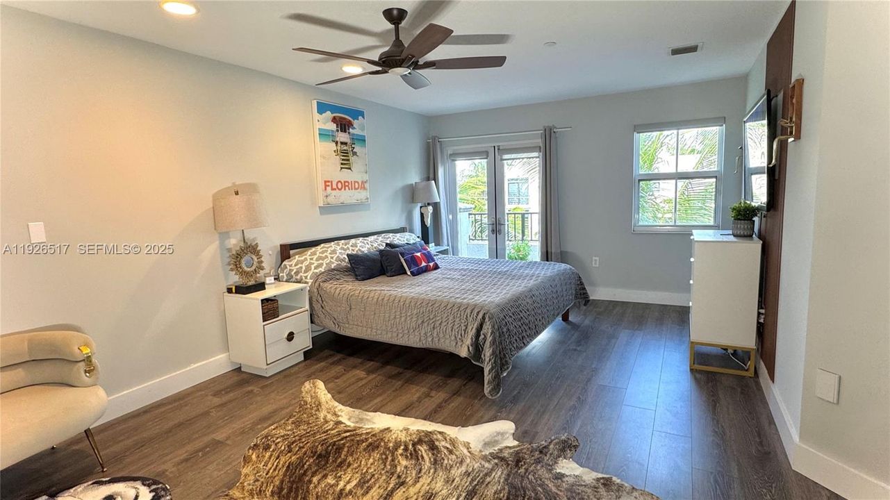 For Sale: $775,000 (3 beds, 3 baths, 2318 Square Feet)