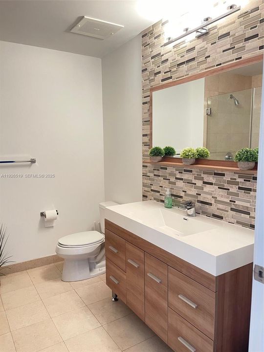 Downstairs full bathroom