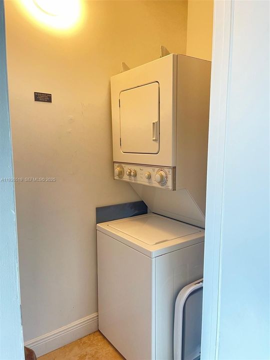 En Venta: $485,000 (1 camas, 2 baños, 1000 Pies cuadrados)