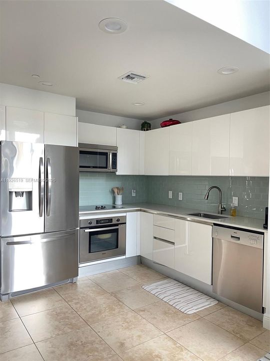 En Venta: $485,000 (1 camas, 2 baños, 1000 Pies cuadrados)