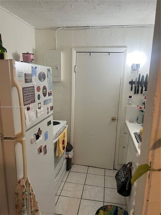 For Rent: $1,250 (1 beds, 1 baths, 400 Square Feet)