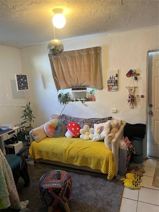 For Rent: $1,250 (1 beds, 1 baths, 400 Square Feet)