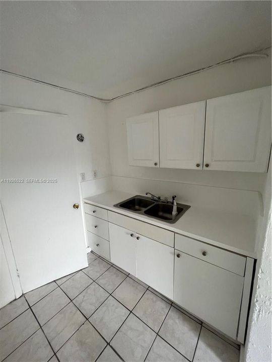 For Rent: $1,250 (1 beds, 1 baths, 400 Square Feet)