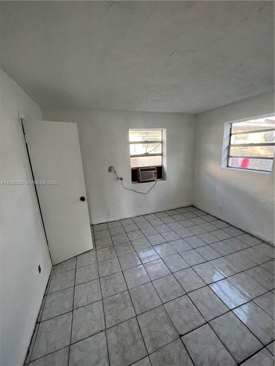 For Rent: $1,250 (1 beds, 1 baths, 400 Square Feet)