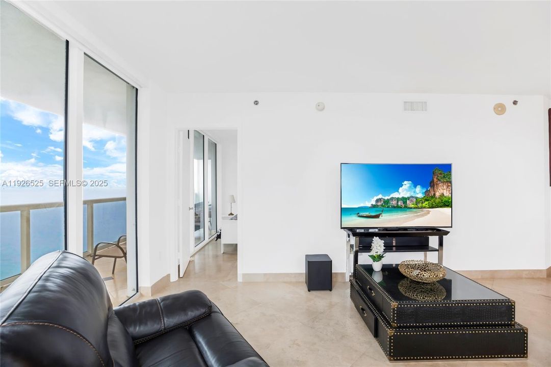 For Rent: $6,500 (2 beds, 2 baths, 1458 Square Feet)