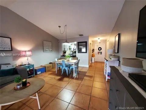 En Venta: $475,000 (3 camas, 2 baños, 1378 Pies cuadrados)