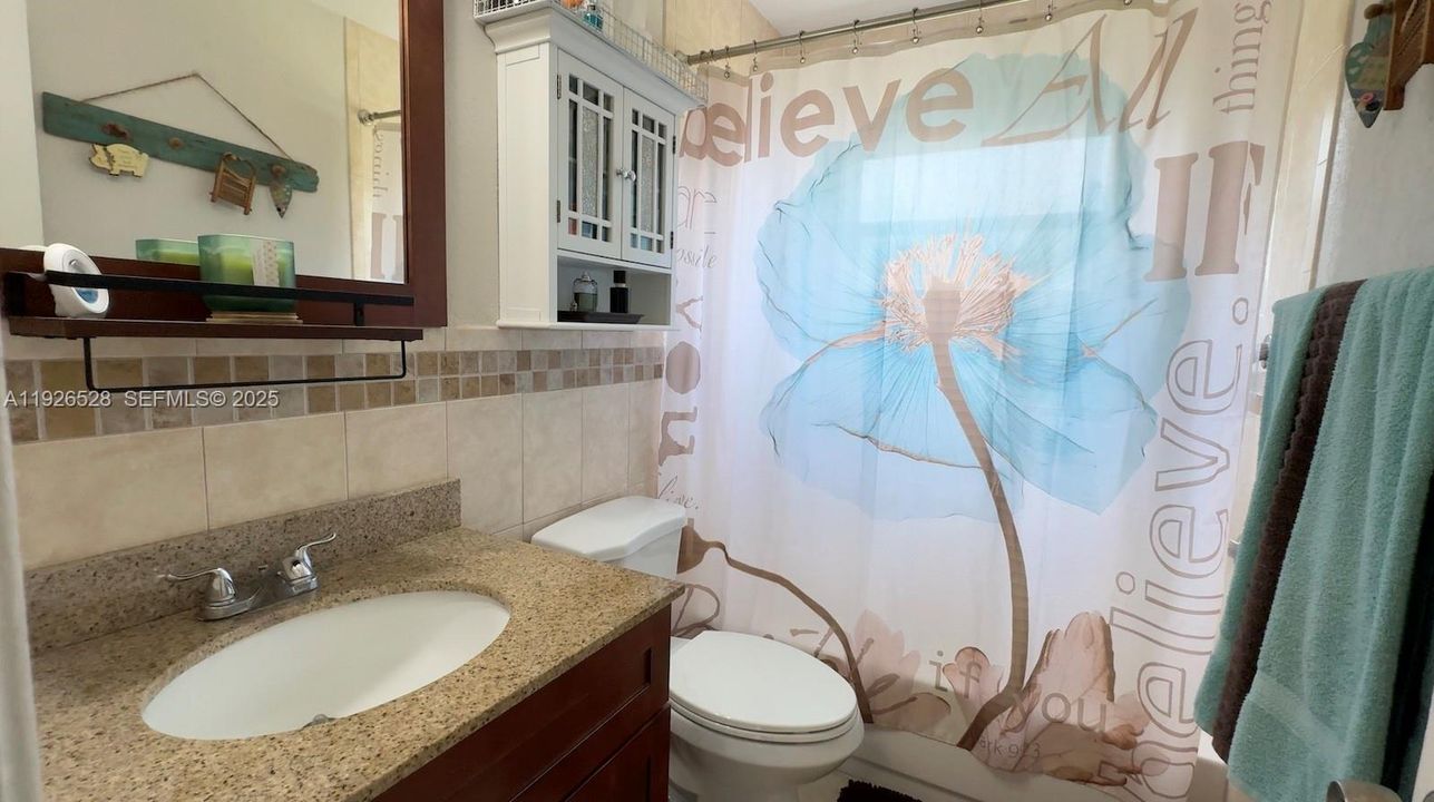 En Venta: $365,000 (2 camas, 1 baños, 864 Pies cuadrados)