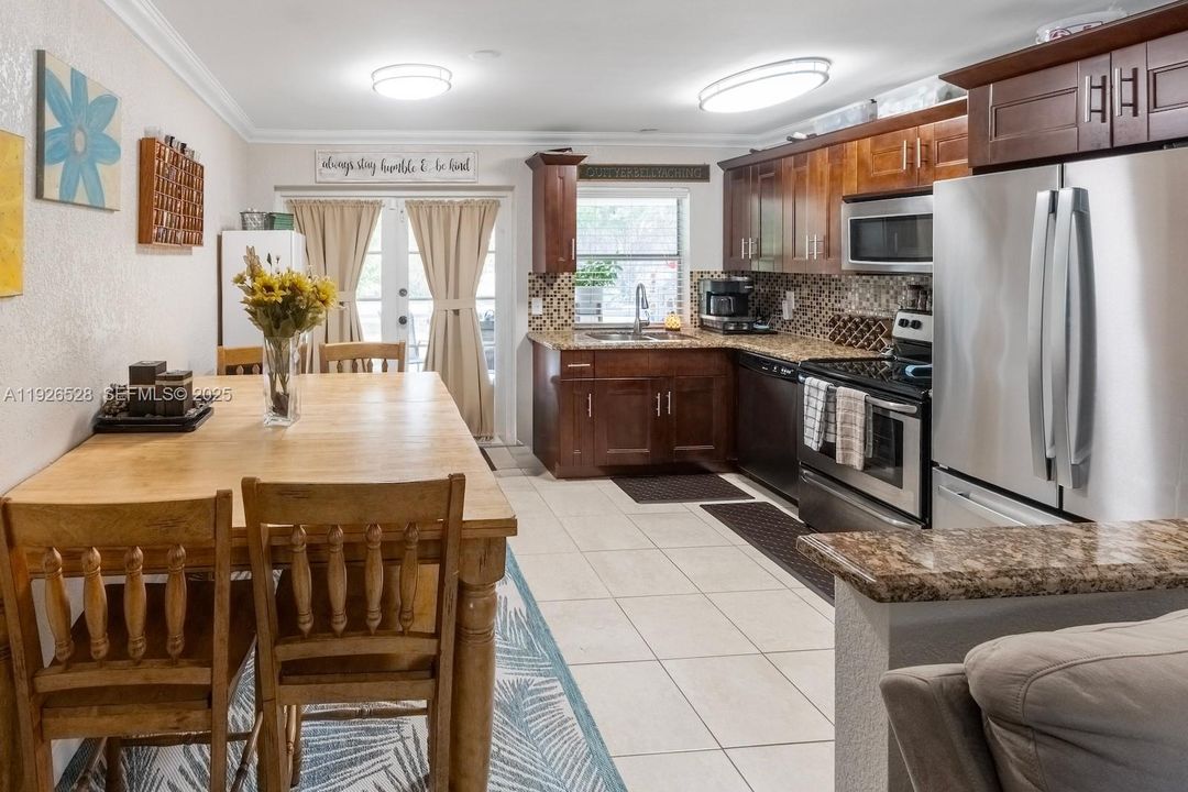 En Venta: $365,000 (2 camas, 1 baños, 864 Pies cuadrados)