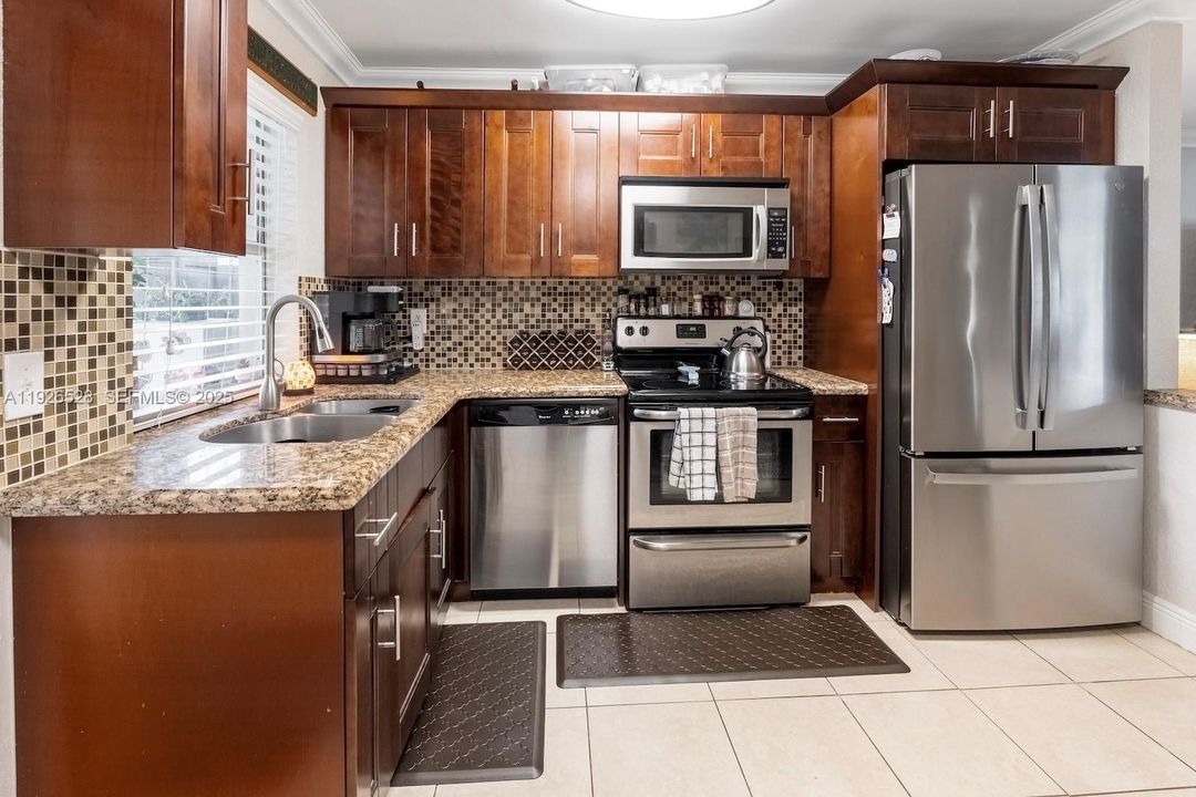 En Venta: $365,000 (2 camas, 1 baños, 864 Pies cuadrados)