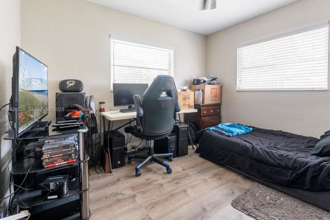 En Venta: $365,000 (2 camas, 1 baños, 864 Pies cuadrados)