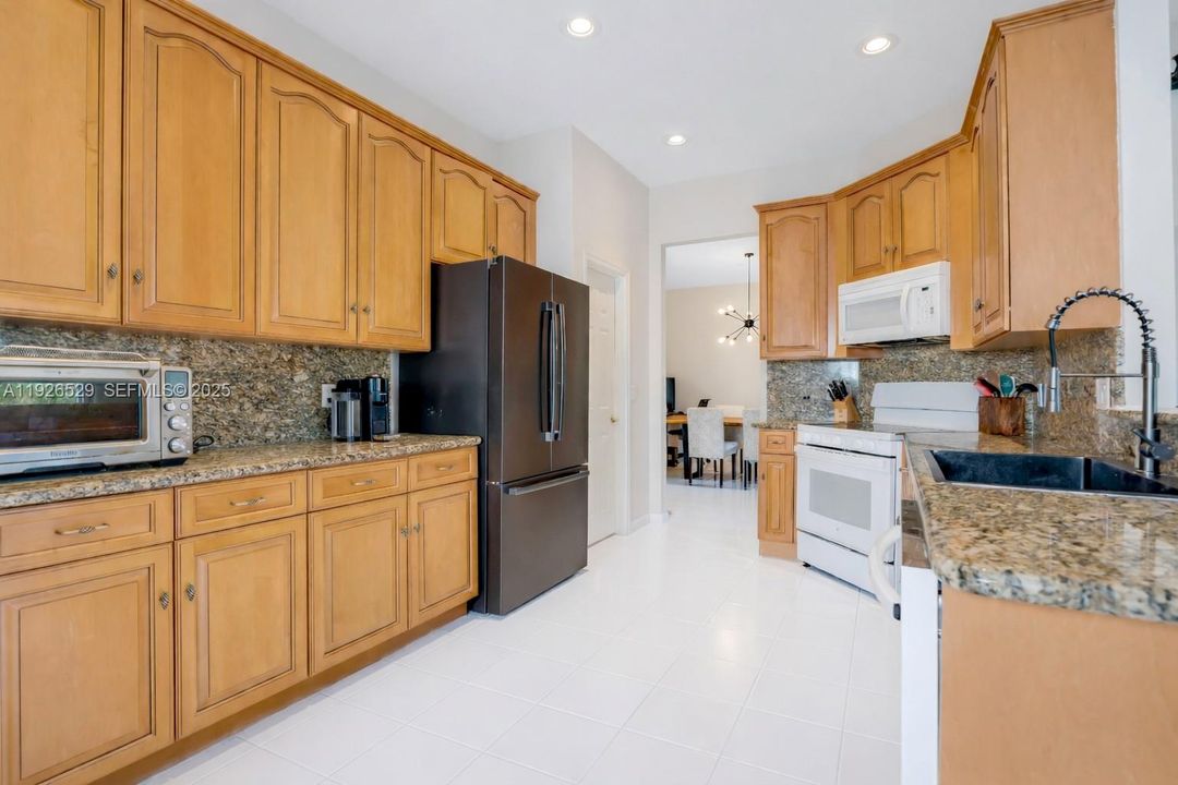 For Sale: $678,000 (3 beds, 2 baths, 1927 Square Feet)