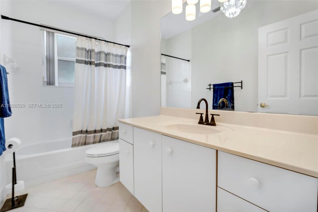 For Sale: $678,000 (3 beds, 2 baths, 1927 Square Feet)