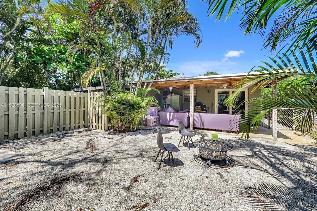 For Rent: $2,350 (2 beds, 1 baths, 1778 Square Feet)