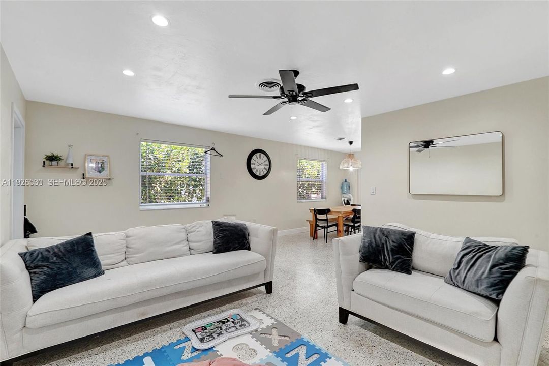 For Rent: $2,350 (2 beds, 1 baths, 1778 Square Feet)