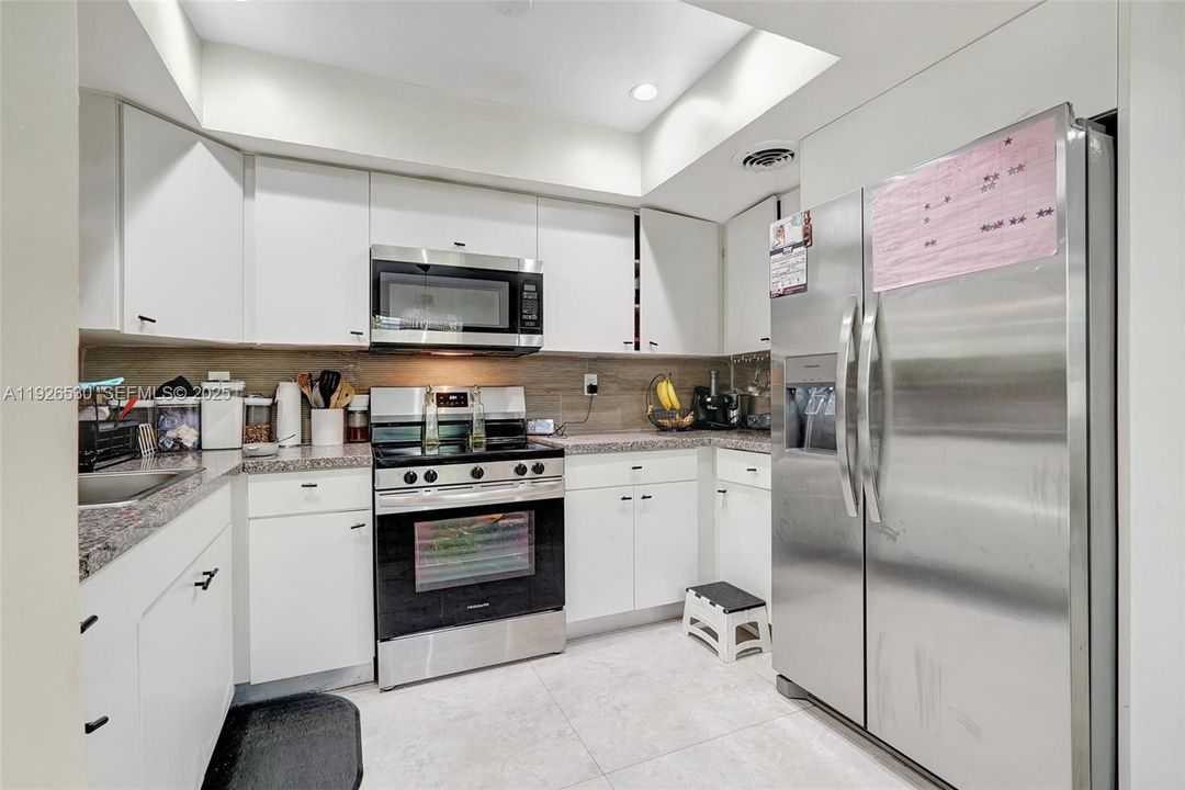 For Rent: $2,350 (2 beds, 1 baths, 1778 Square Feet)