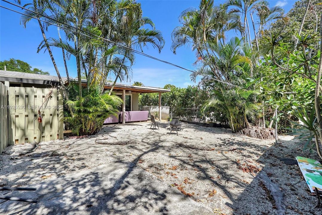 For Rent: $2,350 (2 beds, 1 baths, 1778 Square Feet)