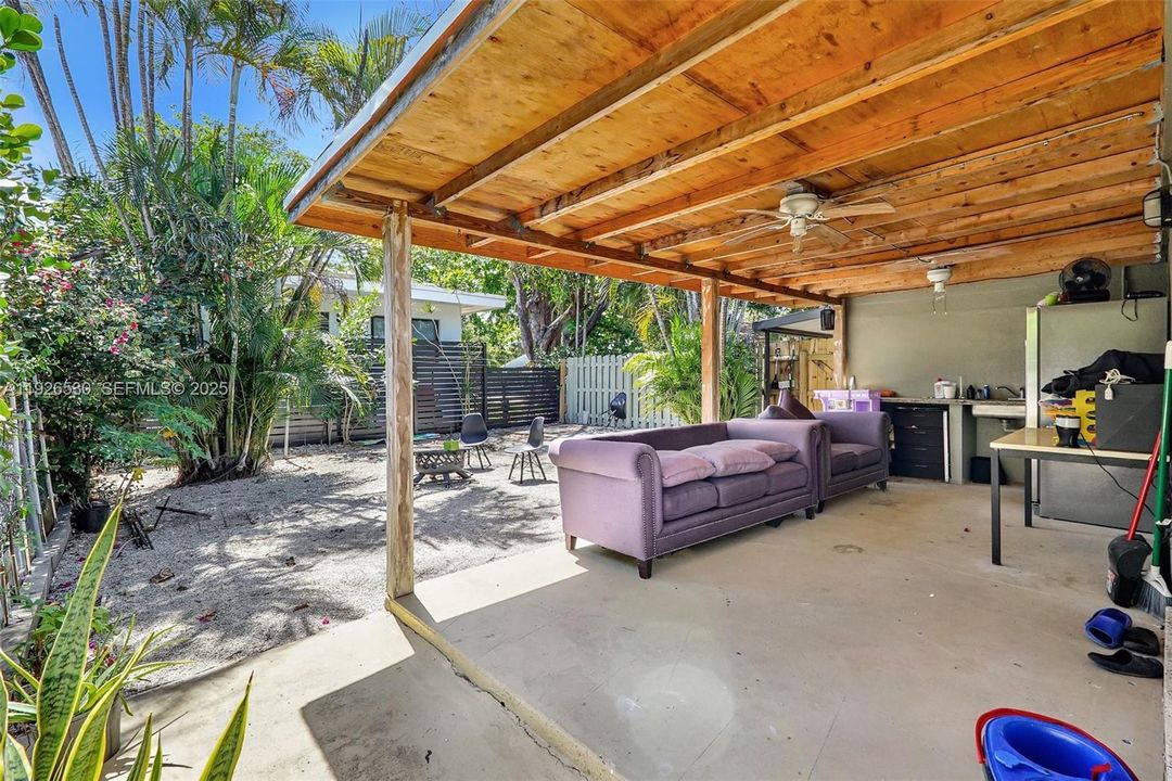 For Rent: $2,350 (2 beds, 1 baths, 1778 Square Feet)