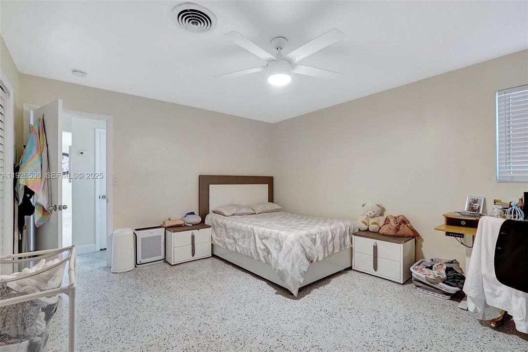 For Rent: $2,350 (2 beds, 1 baths, 1778 Square Feet)