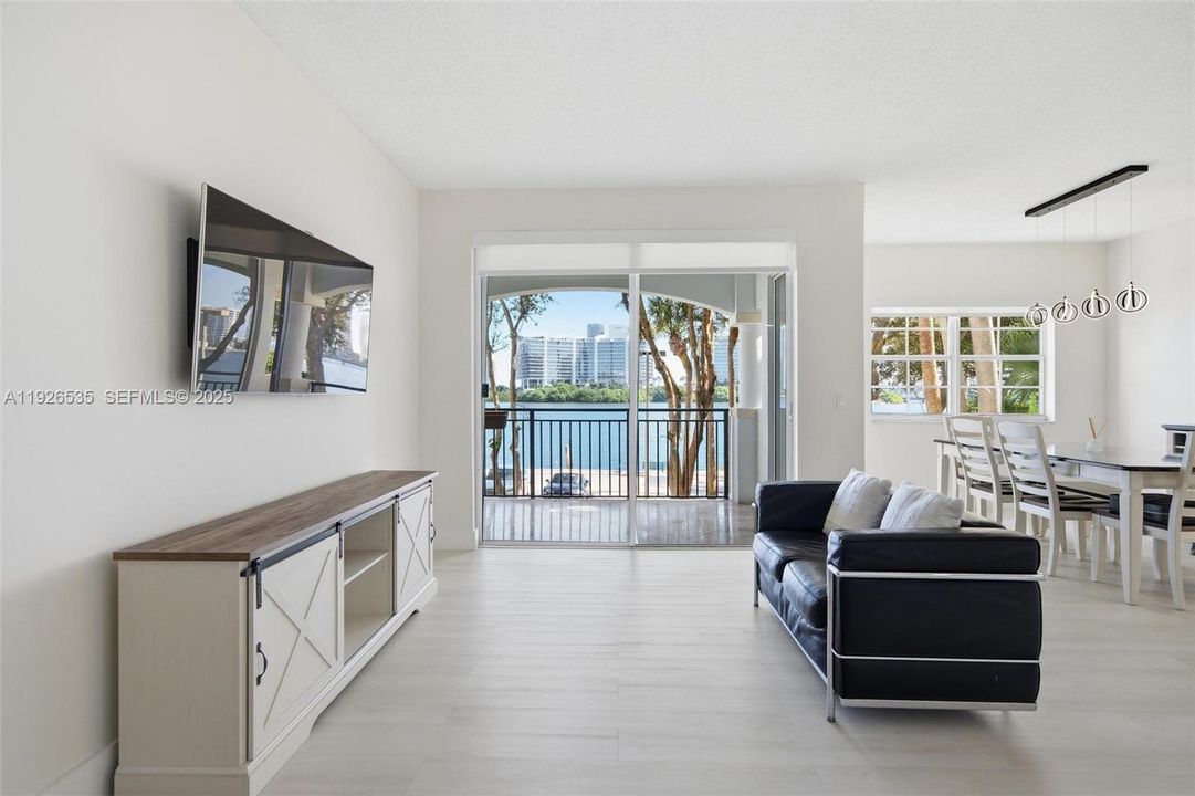 For Rent: $4,250 (3 beds, 2 baths, 1320 Square Feet)