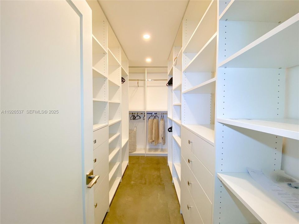 For Rent: $3,900 (2 beds, 2 baths, 1521 Square Feet)