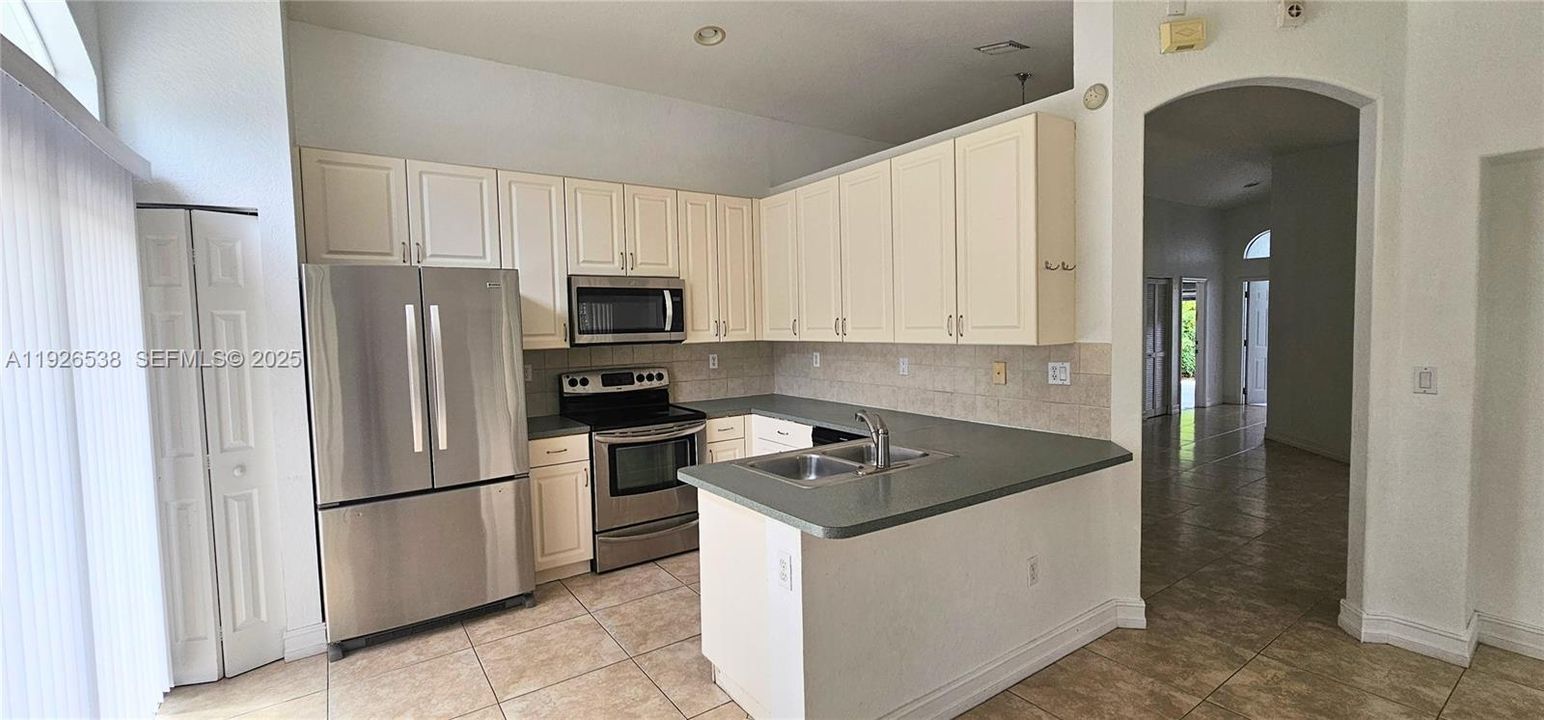 For Rent: $2,700 (3 beds, 2 baths, 1494 Square Feet)