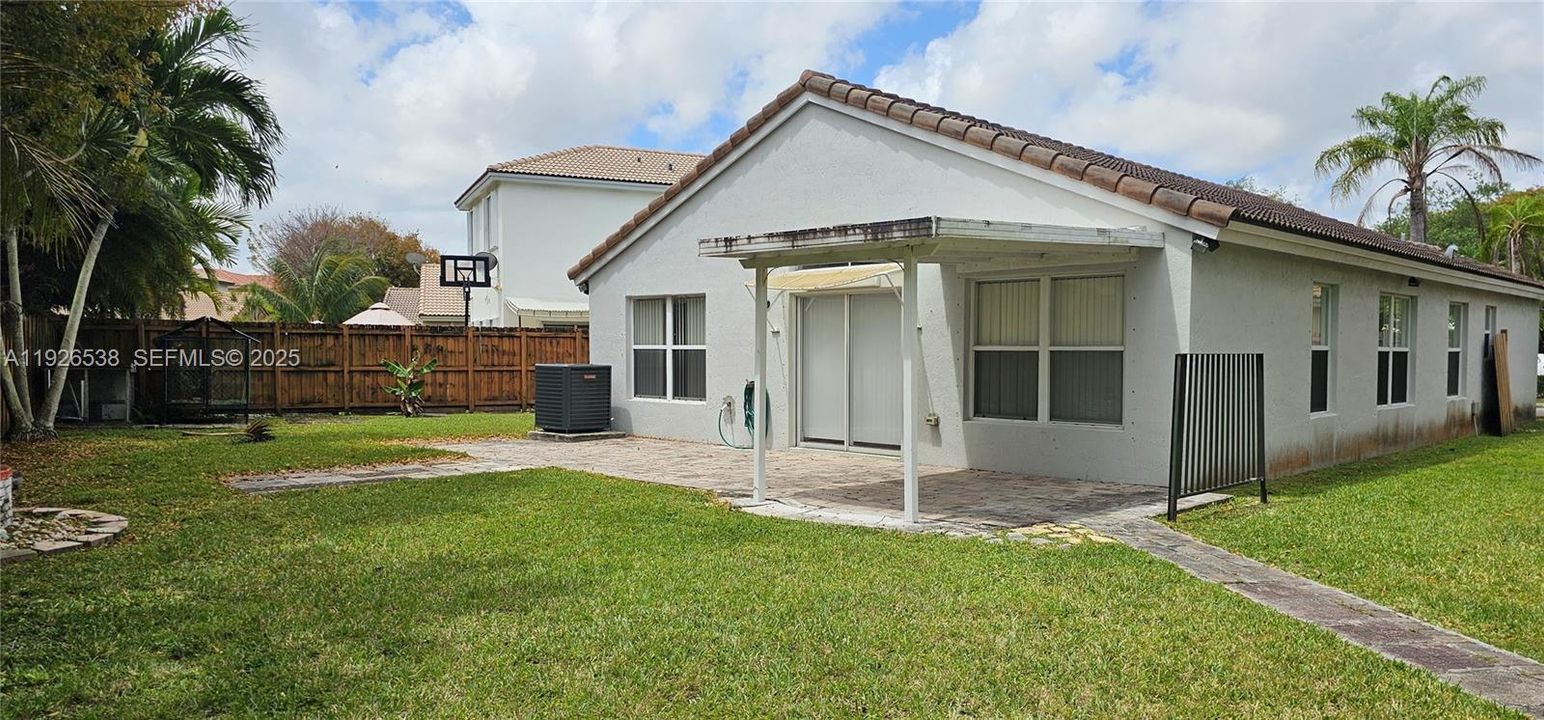 For Rent: $2,700 (3 beds, 2 baths, 1494 Square Feet)