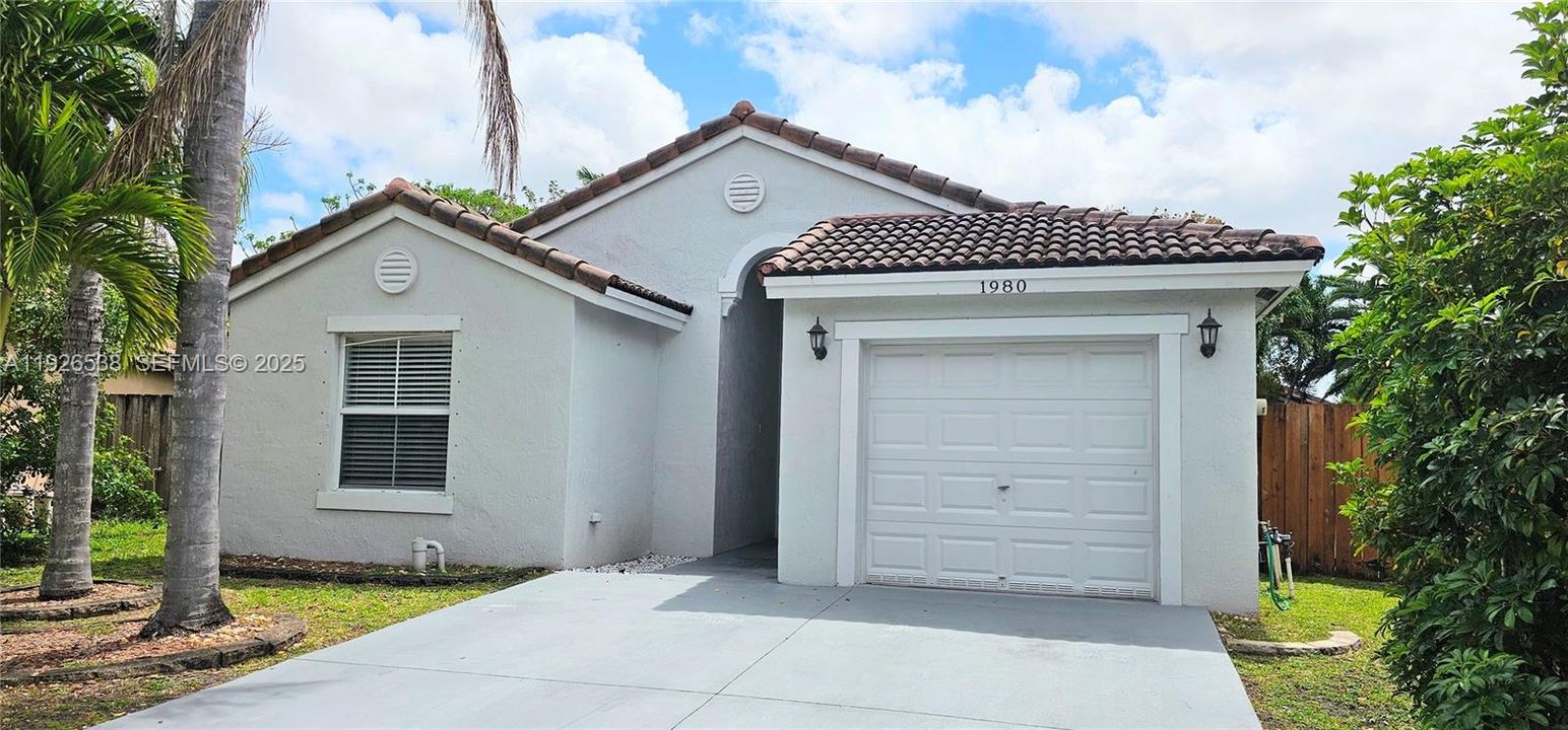 For Rent: $2,700 (3 beds, 2 baths, 1494 Square Feet)