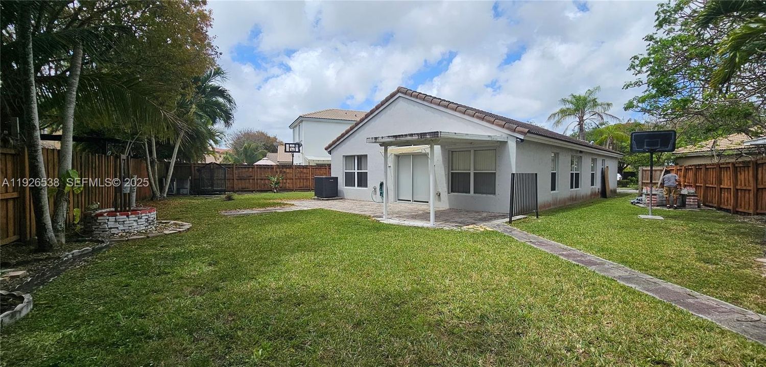 For Rent: $2,700 (3 beds, 2 baths, 1494 Square Feet)