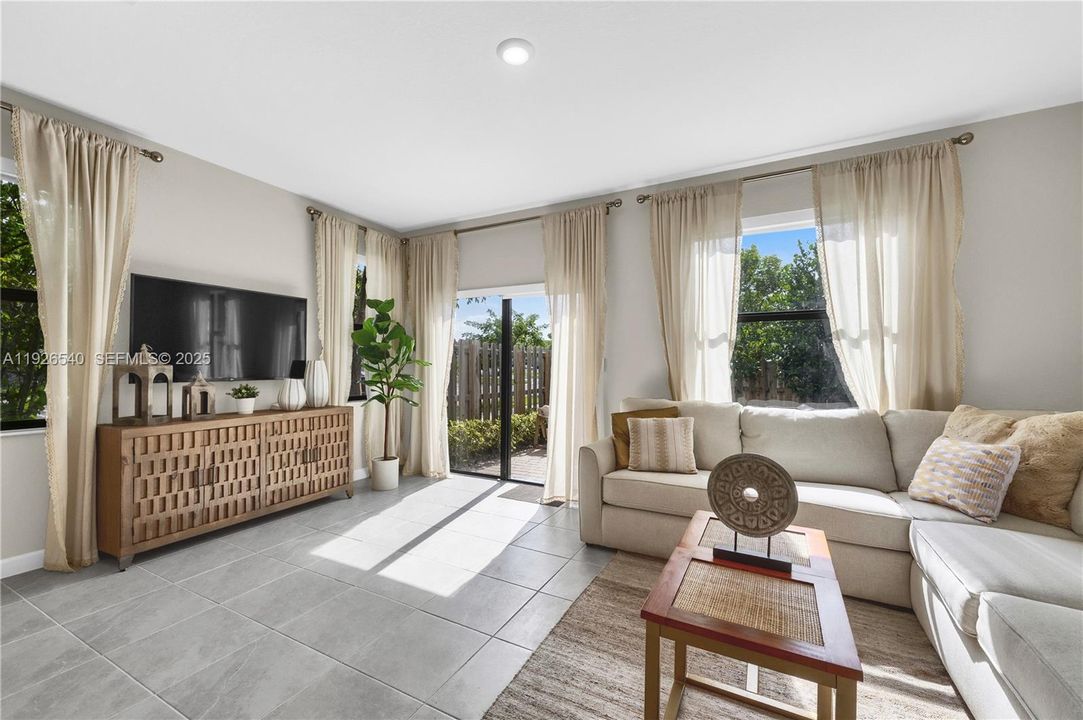 На продажу: $467,500 (3 спален, 2 ванн, 1545 Квадратных фут)