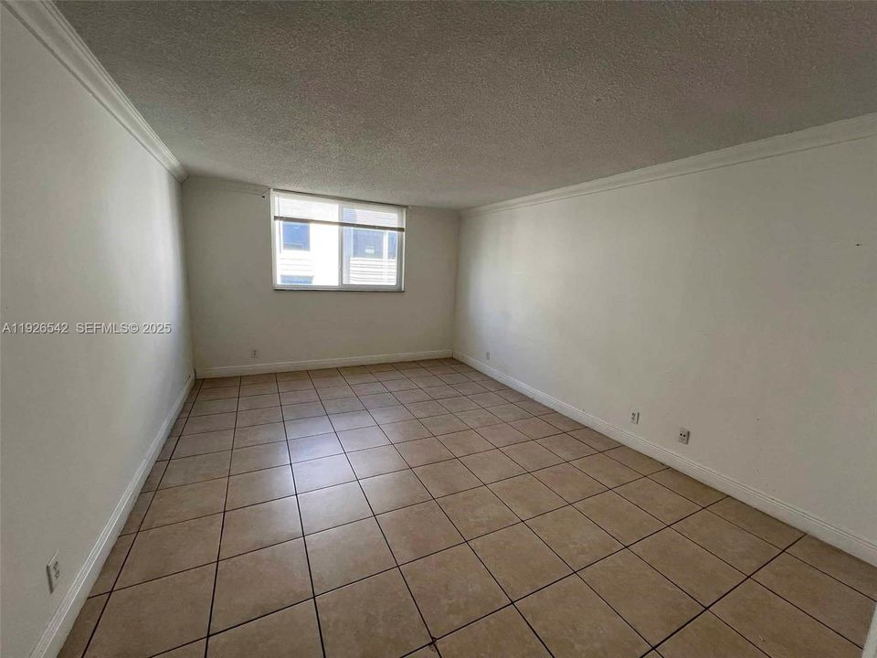 For Rent: $1,800 (1 beds, 1 baths, 900 Square Feet)