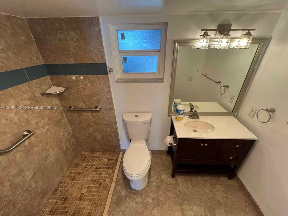 For Rent: $1,800 (1 beds, 1 baths, 900 Square Feet)