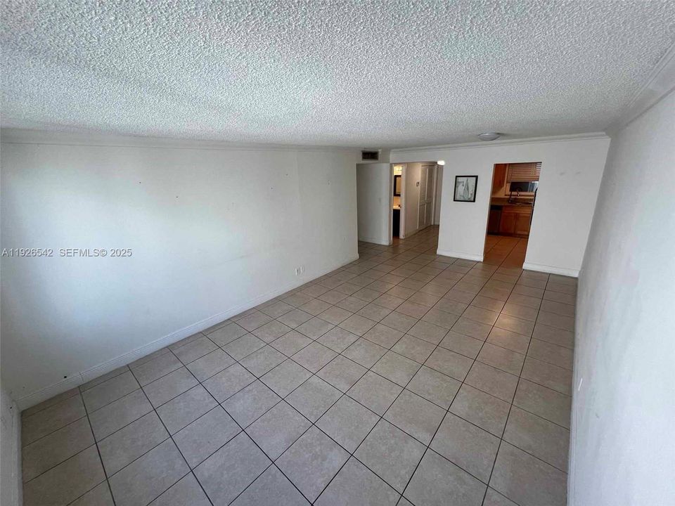 For Rent: $1,800 (1 beds, 1 baths, 900 Square Feet)