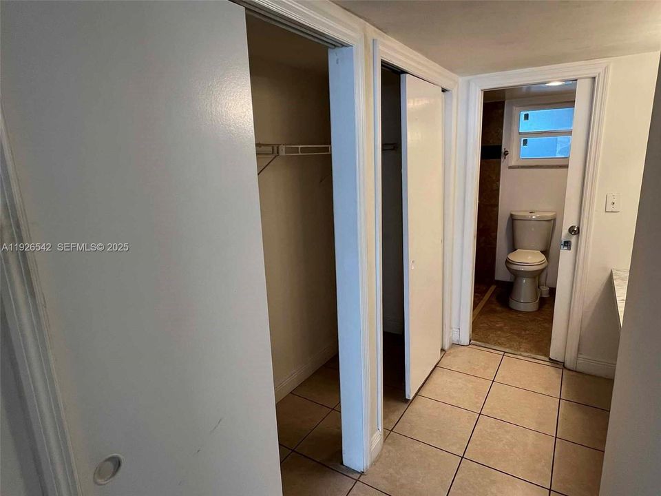 For Rent: $1,800 (1 beds, 1 baths, 900 Square Feet)
