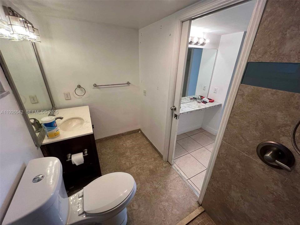 For Rent: $1,800 (1 beds, 1 baths, 900 Square Feet)