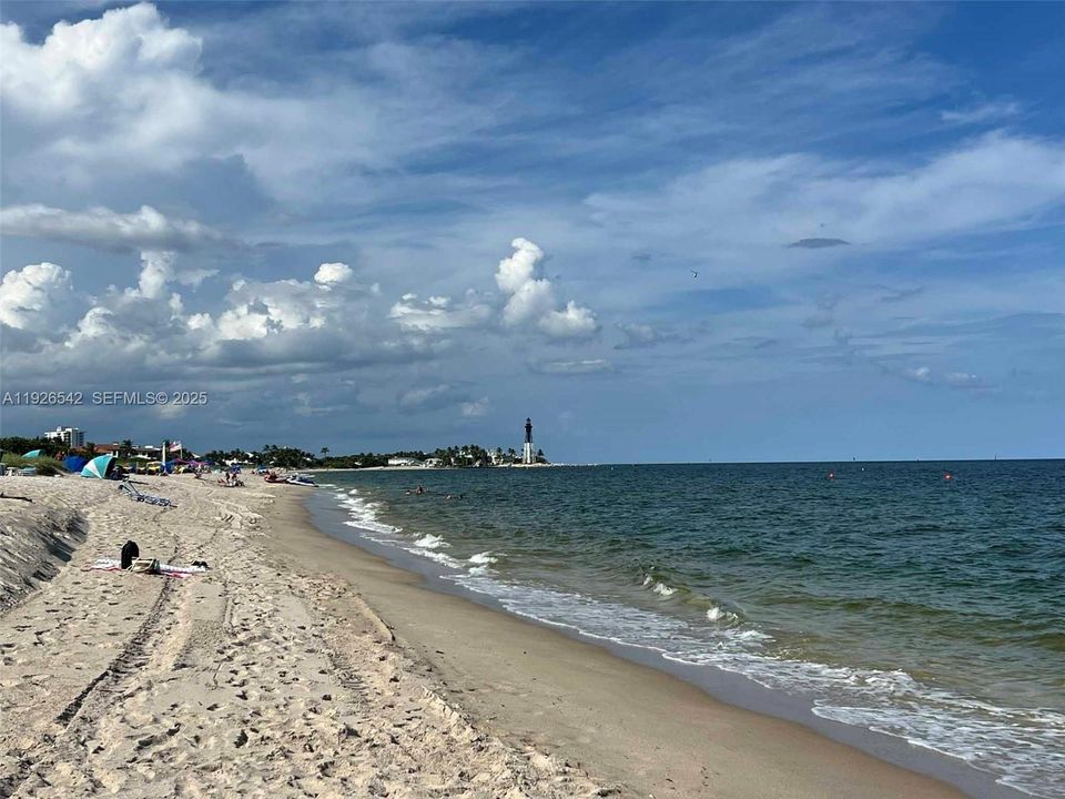 For Rent: $1,800 (1 beds, 1 baths, 900 Square Feet)