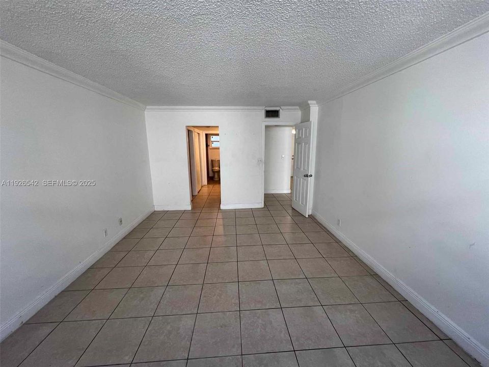 For Rent: $1,800 (1 beds, 1 baths, 900 Square Feet)