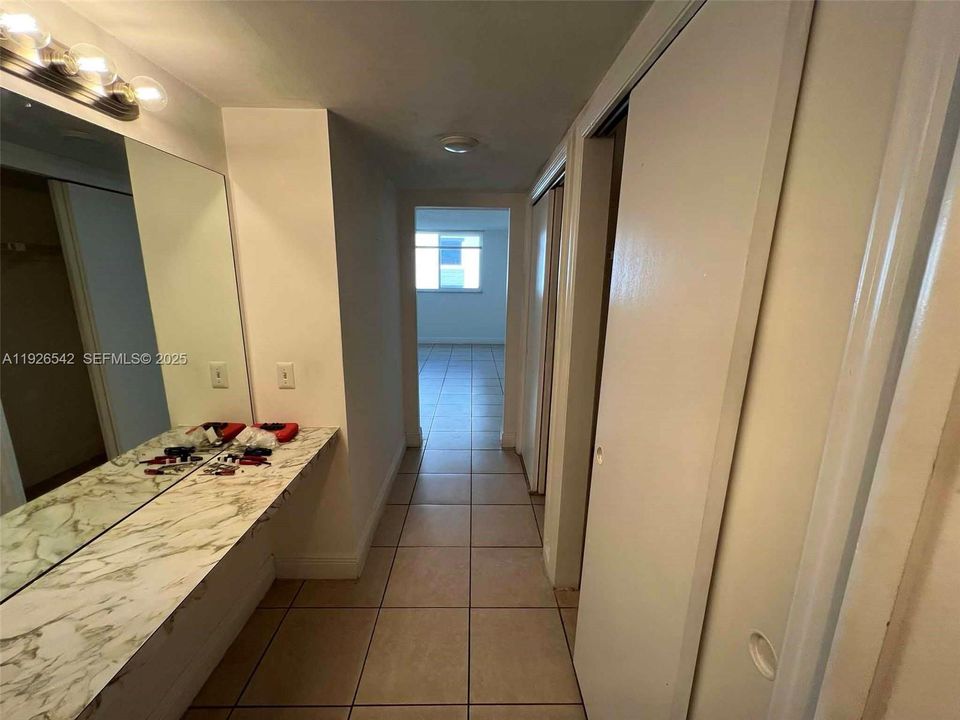 For Rent: $1,800 (1 beds, 1 baths, 900 Square Feet)