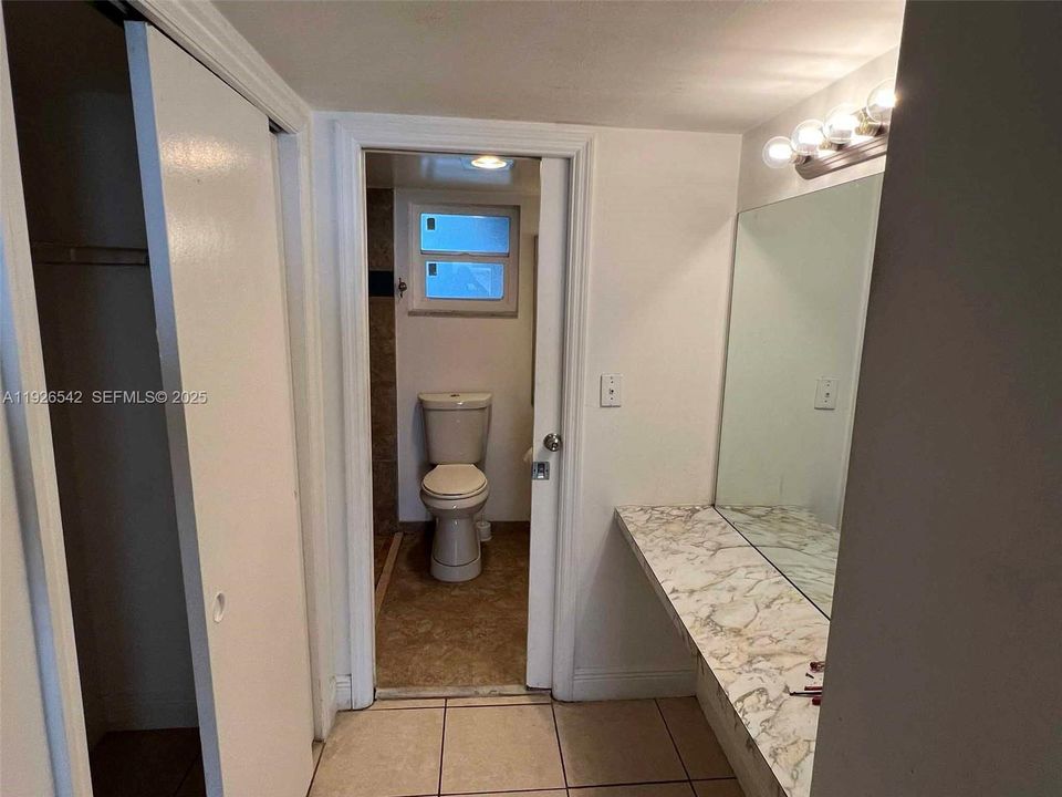 For Rent: $1,800 (1 beds, 1 baths, 900 Square Feet)