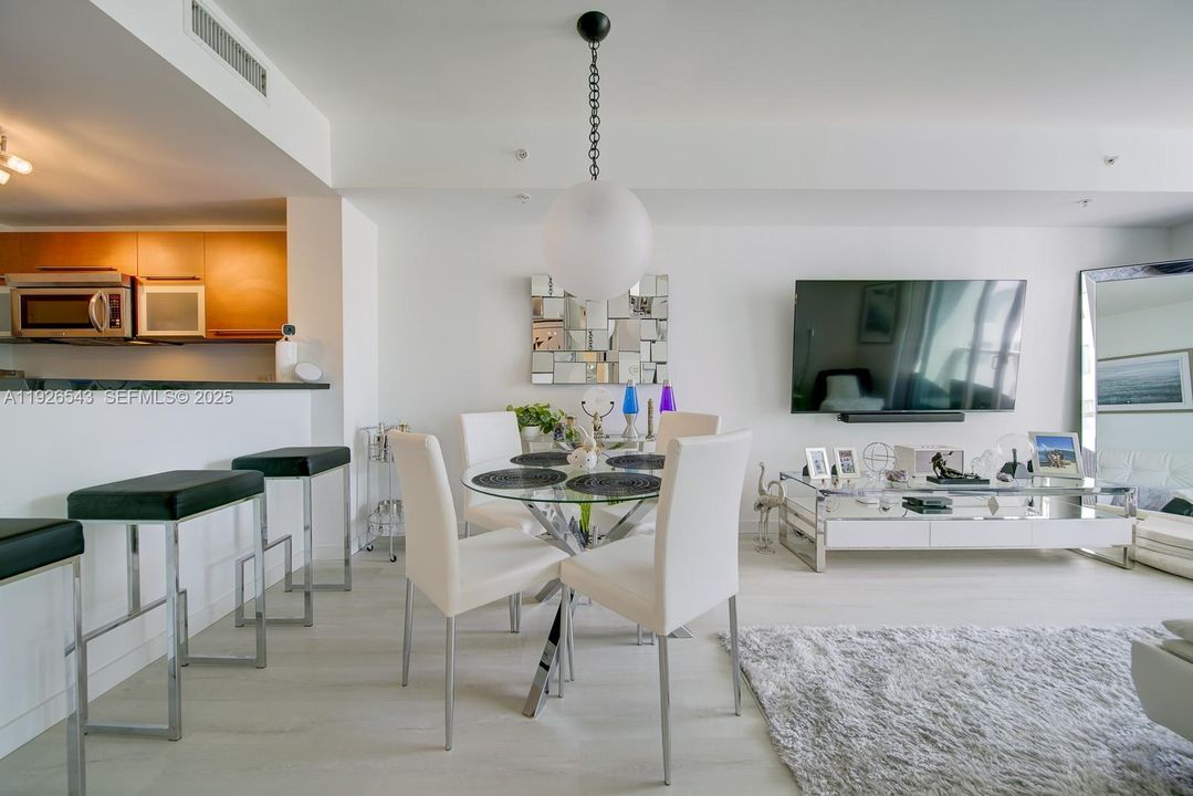 En Venta: $655,000 (2 camas, 2 baños, 1058 Pies cuadrados)