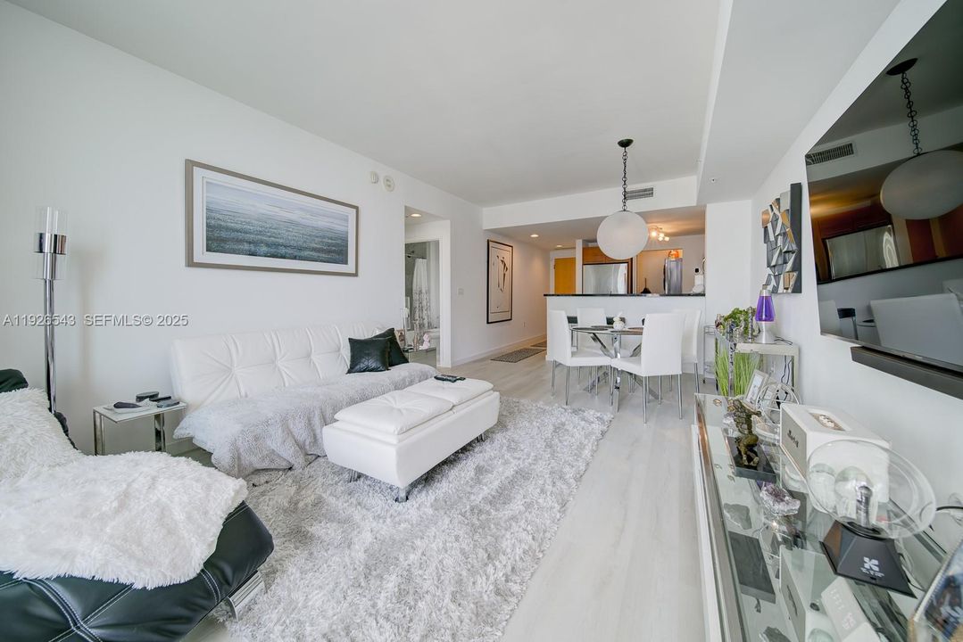 En Venta: $655,000 (2 camas, 2 baños, 1058 Pies cuadrados)