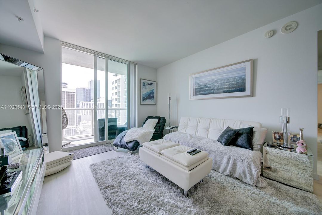 En Venta: $655,000 (2 camas, 2 baños, 1058 Pies cuadrados)