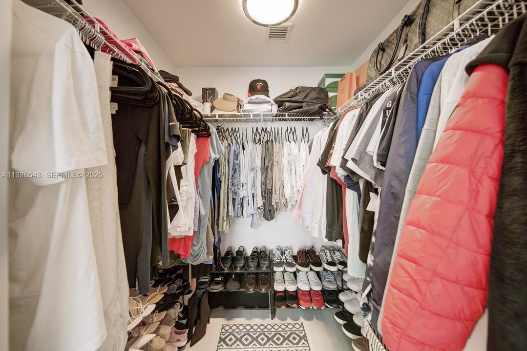 En Venta: $655,000 (2 camas, 2 baños, 1058 Pies cuadrados)