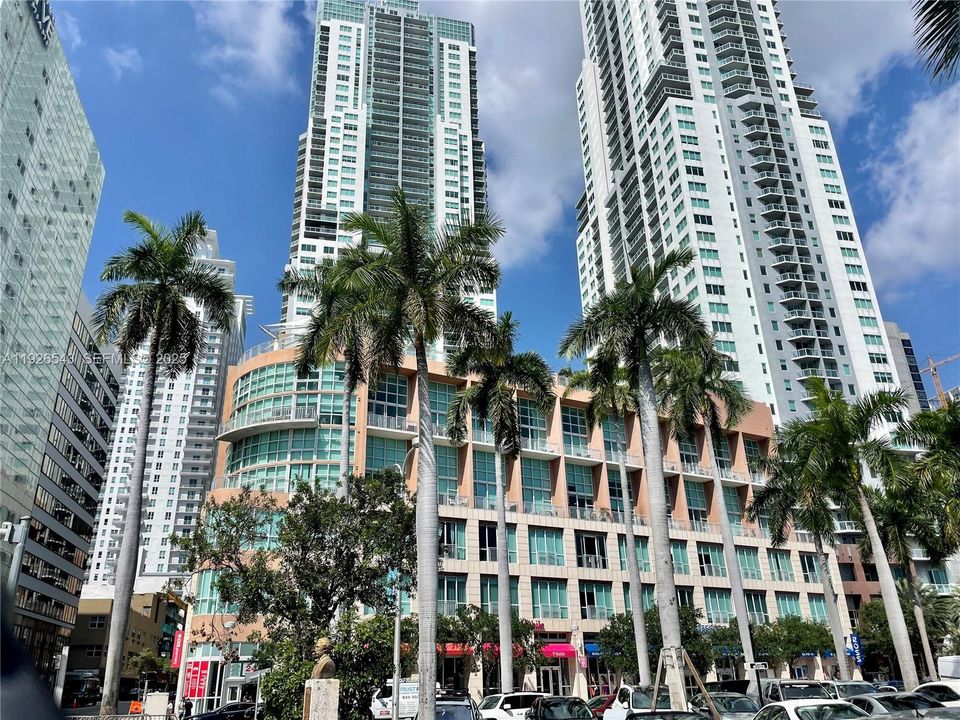 En Venta: $655,000 (2 camas, 2 baños, 1058 Pies cuadrados)