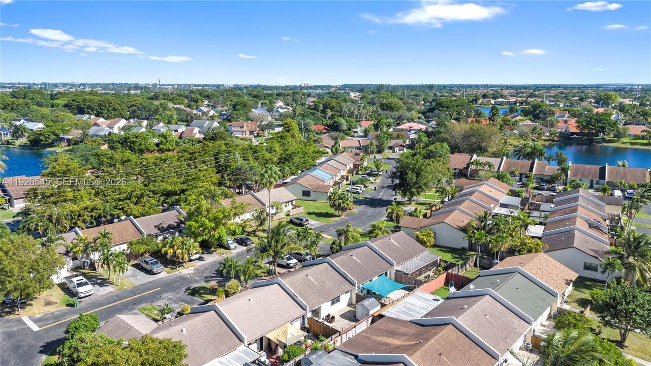 На продажу: $299,999 (2 спален, 2 ванн, 868 Квадратных фут)