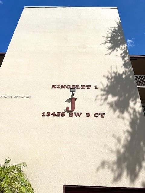 For Rent: $1,795 (1 beds, 1 baths, 811 Square Feet)