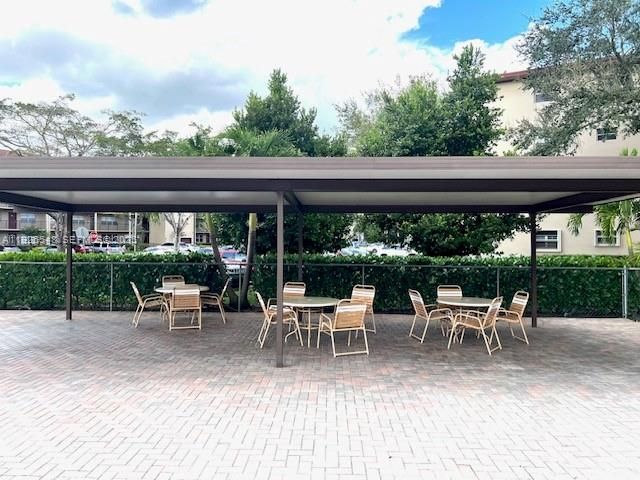 For Rent: $1,795 (1 beds, 1 baths, 811 Square Feet)