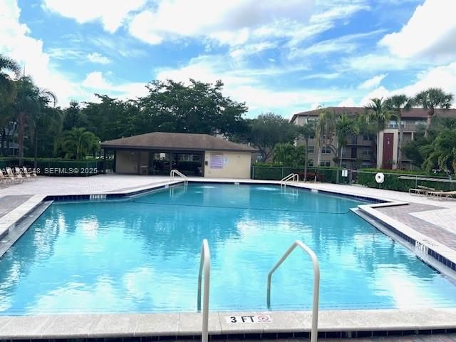 For Rent: $1,795 (1 beds, 1 baths, 811 Square Feet)