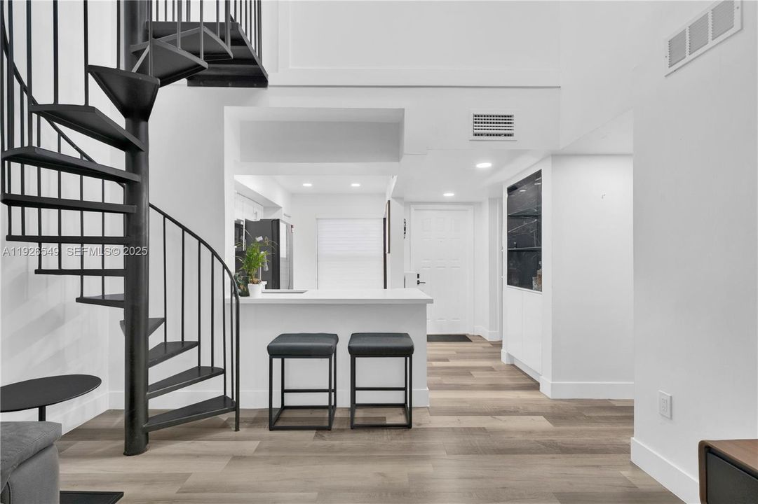 出租: $2,900 (2 贝兹, 2 浴室, 962 平方英尺)