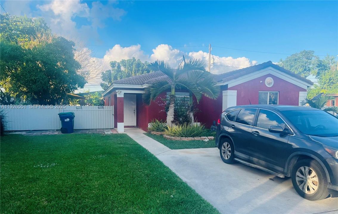 For Sale: $525,000 (4 beds, 2 baths, 1390 Square Feet)