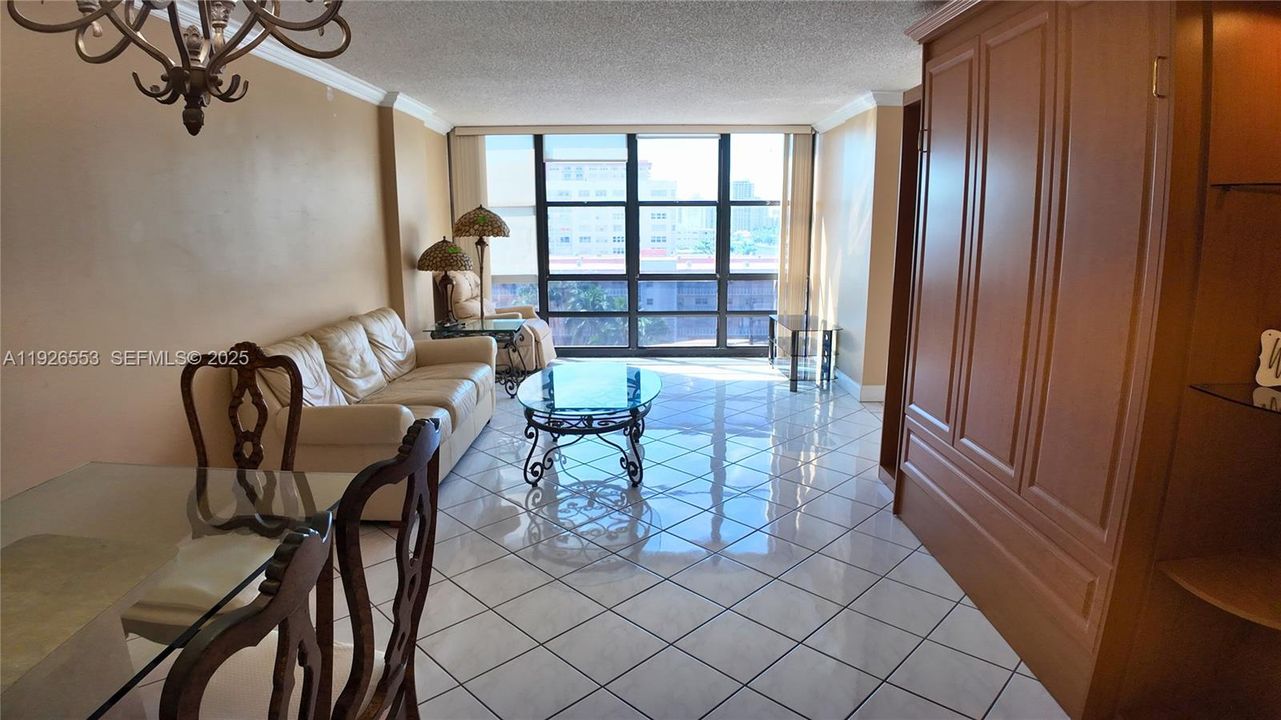 For Rent: $2,400 (2 beds, 2 baths, 1020 Square Feet)